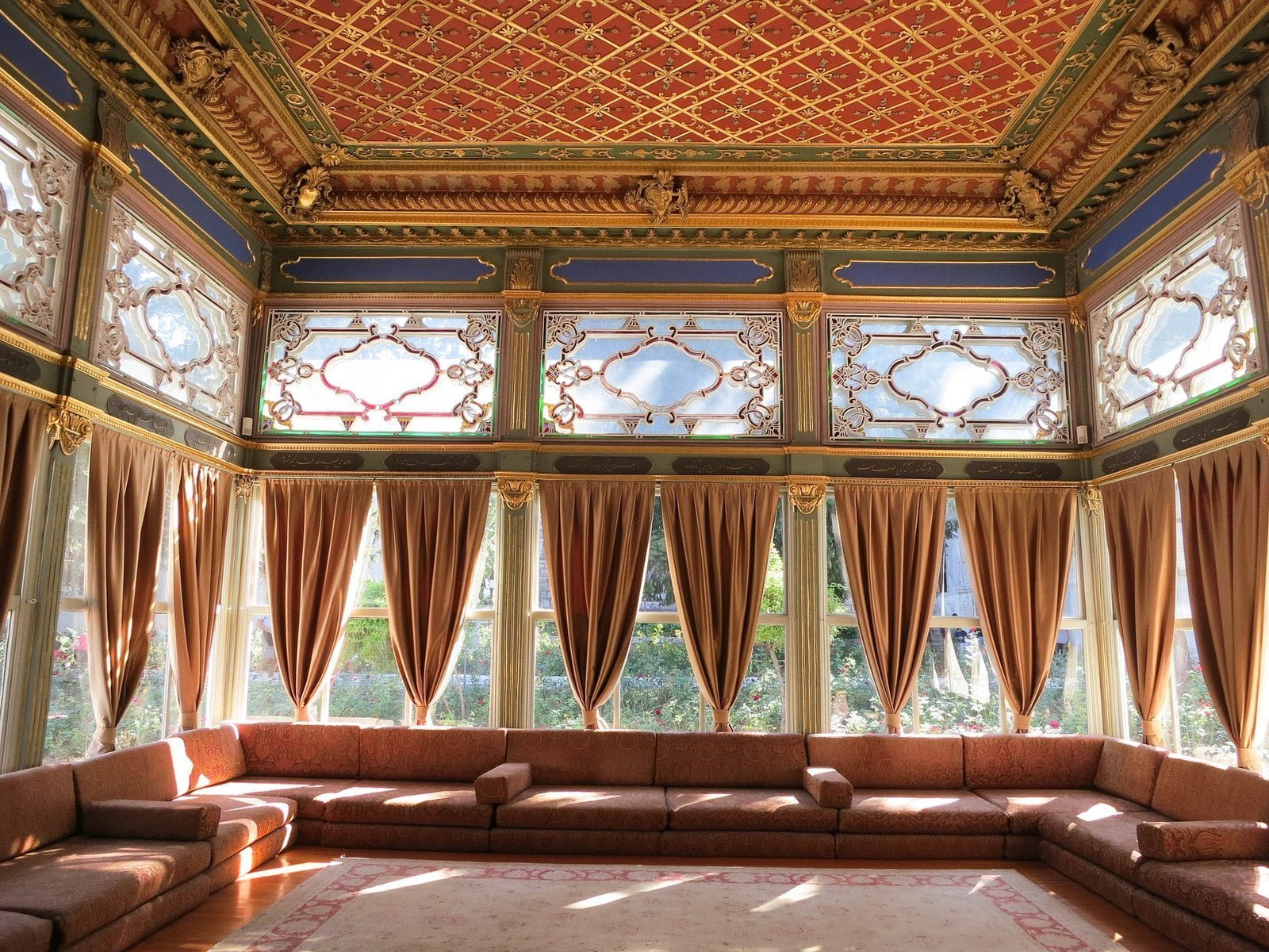 30- Powerful Windows decoration : Valances vs Cornices 30- Powerful Windows decoration : Valances vs Cornices